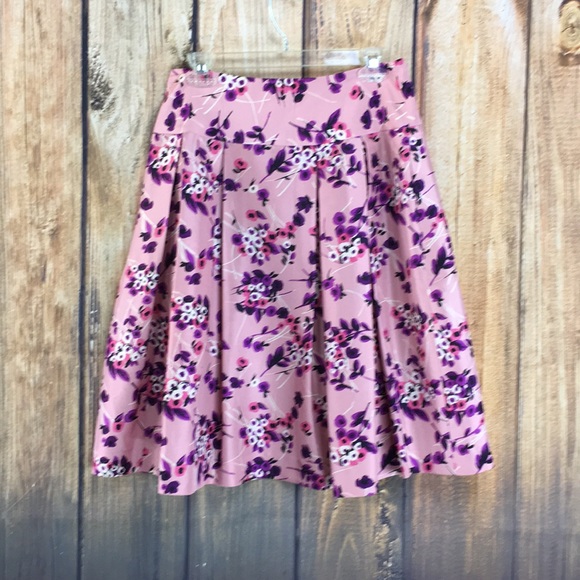 👛Express Studio flower pleated skirt in size 10 - Picture 2 of 6